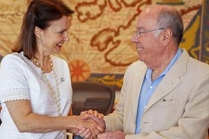 Diana Mondino, futura canciller, hizo un viaje relámpago a Brasil para entregarle en mano a su par brasilero, Mauro Vieira, una carta de Milei en la que invita formalmente a Lula a su ceremonia de asunción.