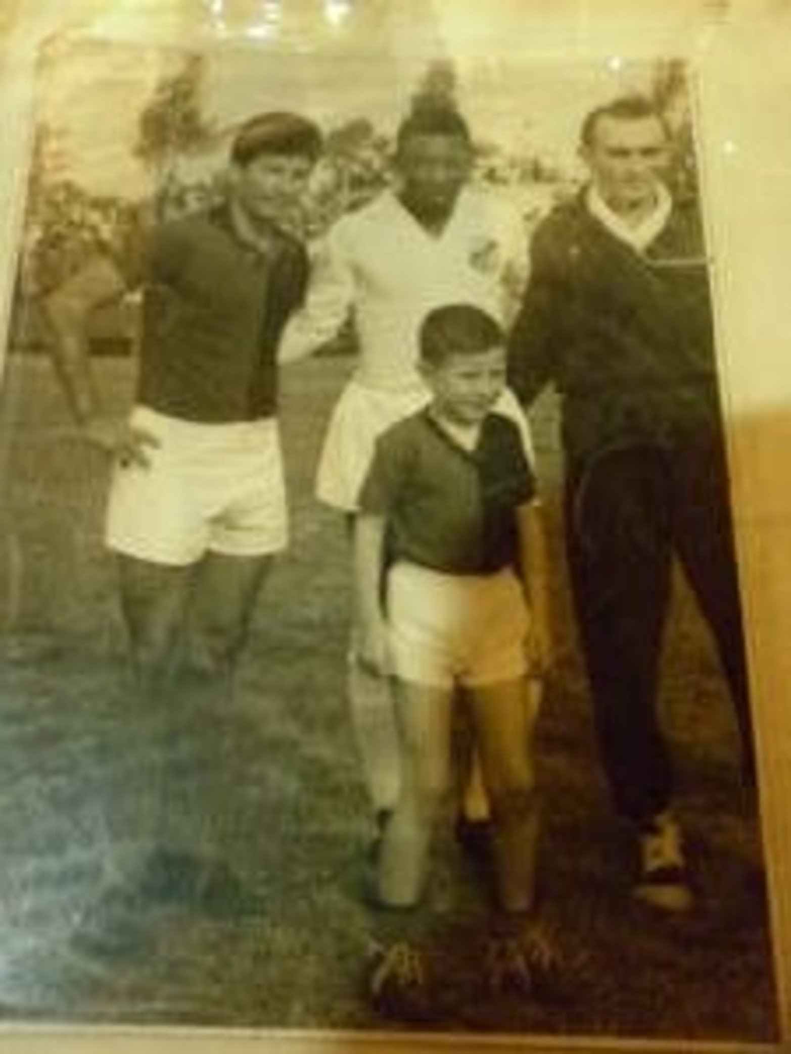 Pelé, en su visita a Santa Fe cuando vino a jugar un amistoso con Santos a la cancha de Colón.