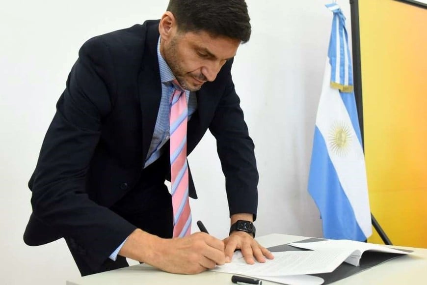 La firma del convenio estuvo encabezada por Pullaro.