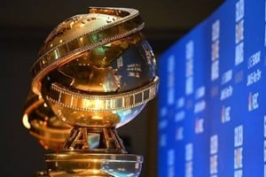 Los Premios Globo de Oro son galardones concedidos por los 93 miembros de la Asociación de la Prensa Extranjera de Hollywood en reconocimiento a la excelencia de profesionales en cine y televisión, tanto en los Estados Unidos como a nivel mundial.