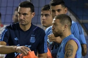 Scaloni y Gómez. El entrenador de la selección campeona del mundo fue protagonista de una de las anécdotas que contó el futbolista.