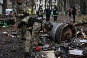 A bomb squad member works next to a part of a Russian missile at the site where residential buildings were heavily damaged during a Russian missile attack, amid Russia's attack on Ukraine, in central Kharkiv, Ukraine January 2, 2024. REUTERS/Sofiia Gatilova