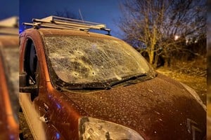 Un automóvil destruido tras un bombardeo de las fuerzas ucranianas en Belgorod, Rusia, este 30 de diciembre de 2023- Gobernador de Belgorod, Vyacheslav Gladkov via Telegram/Handout via Reuters