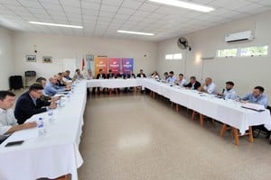 Las autoridades provinciales se reunieron en la localidad de Presidente Roca, en el departamento Castellanos, ubicada 15 kilómetros al oeste de la cabecera departamental.