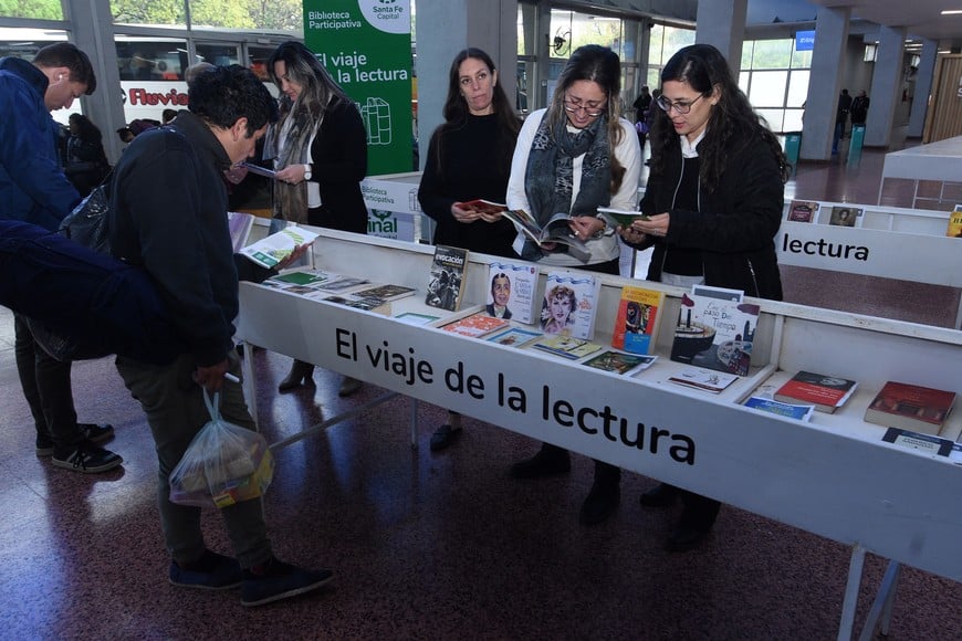 Antes. Así estaban las mesas repletas de libros, el 3 de noviembre pasado.

Guillermo Di Salvatore.