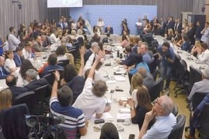 La oposición criticó la distribución de lugares y el oficialismo no abrió el debate.