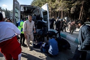 Servicios de  emergencia llegan al lugar de las explosiones en Kerman, Irán, el 3 de enero de 2024. Foto: Reuters