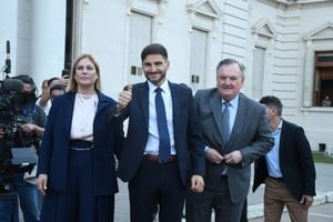 Entre tantos gestos de Maximiliano Pullaro al  presidente provisional del Senado, Felipe Michlig, el gobernador destacó que "junto al presidente de mi partido" propuso al justicialismo en la oposición que tome a su cargo la Oficina Anticorrupción. Foto: Manuel Fabatia