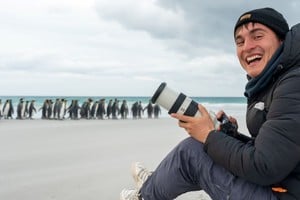 En Malvinas, Nicolás Marin realizó un estudio sobre la población de pingüinos. 