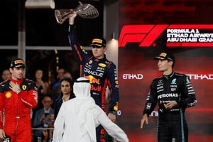 Formula One F1 - Abu Dhabi Grand Prix - Yas Marina Circuit, Abu Dhabi, United Arab Emirates - November 26, 2023
Red Bull's Max Verstappen celebrates with the trophy on the podium after winning the race REUTERS/Hamad I Mohammed