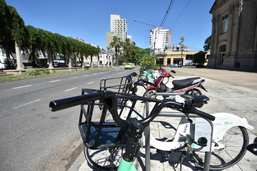 Sin puños. Es lo que más les roban a las bicicletas públicas, al igual que el timbre.

Manuel Fabatía.