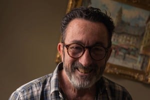 El poeta Patricio Raffo fue un incansable colaborador con sus crónicas, narraciones y poemas, de las contratapas y secciones culturales de los diarios Rosario 12 y La Capital. Dirigió la revista Universitarios y desde 2017, dirige junto a Marcelo Cutró, la editorial CR.