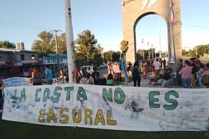 Asamblea. Se llevó a cabo el jueves, en el arco de acceso a Rincón. Hubo volanteada en el semáforo y se acordó la firma del compromiso ambiental.

Gentileza.