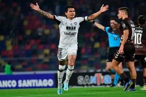 Resiliente. El Pulga se sobrepuso a  la lesión, volvió a jugar y clavó un golazo.