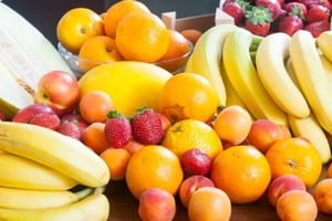 La inclusión regular de frutas en la dieta puede contribuir a combatir la inflamación y promover la salud en general.