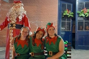 Durante la jornada además habrá una gran muestra final de Talleres Comunales, además se iluminarán los adornos navideños hechos por el EcoEquipo de la Comuna y habrá un árbol de los deseos donde los alumnos de las escuelas primarias estarán adornando con figuras hechas por ellos mismos.