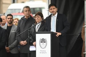 Maximiliano Pullaro junto a la ministra de Seguridad nacional Patricia Bullrich y el intendente de Rosario Pablo Javkin.
