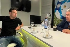 Scaloni y Tapia hicieron un "break" en Miami, cuando se sorteó la Copa América, pero es un secreto a voces que la relación no es "perfecta" como el propio DT lo dijo.