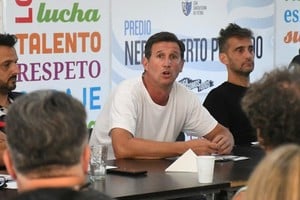 No faltó nadie. En la primera reunión del año deportivo, estuvieron presentes todos los representantes de los clubes que participarán de los torneos que organiza la Casa Madre. Crédito: Pablo Aguirre.