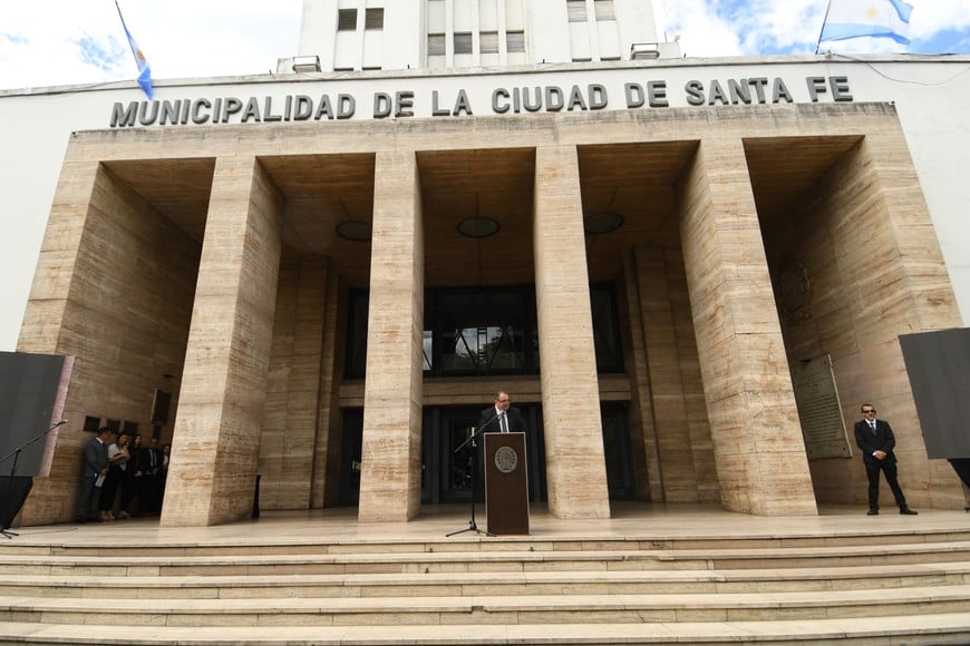 Discurso oficial. El 9 de diciembre, el médico asumió en el Palacio Municipal.