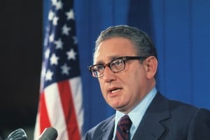 Henry Kissinger, influyente y determinante político estadounidense de origen judeoalemán. Nació en Fürth, Alemania, el 27 de mayo de 1923 y fue registrado como Heinz Alfred Kissinger. Falleció el 29 de noviembre pasado a los 100 años en Kent, Estados Unidos.