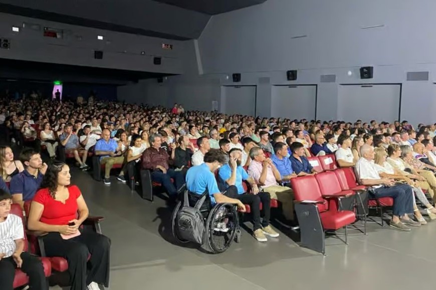 El Centro Cultural Municipal lucio repleto para la entrega de los Premios Venado.