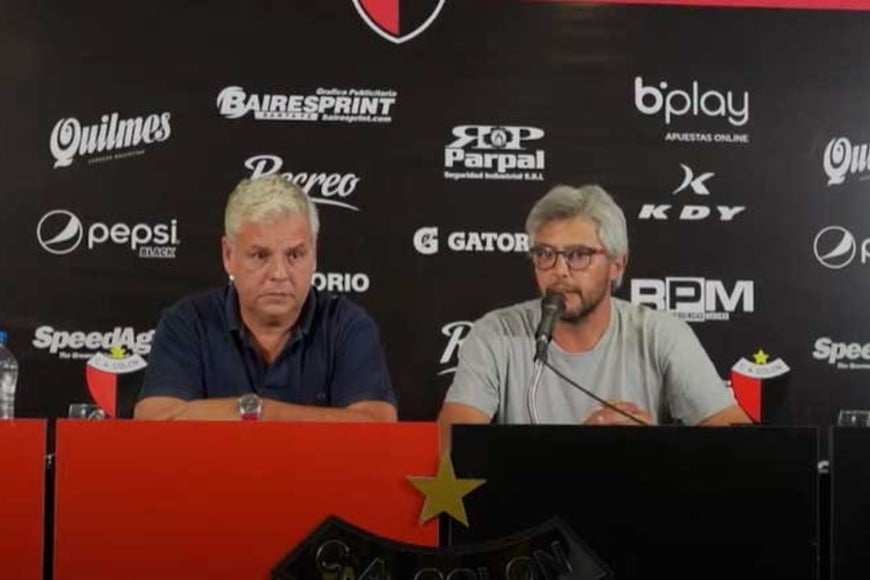 Temporelli (izq) estuvo acompañado de uno de los vicepresidentes del club, Marcelo Negrete.