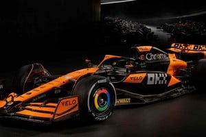 Papaya, negro y cromo. El diseño se ve increíble y no puedo esperar a correr y verlo cobrar vida en la pista el próximo mes". expresó Zak Brown, director ejecutivo de McLaren Racing.
